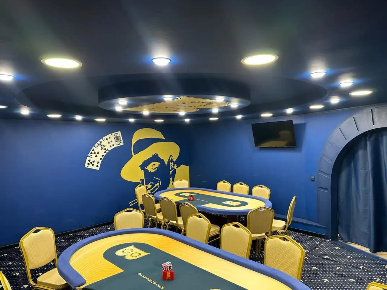 BLUFF POKER CLUB