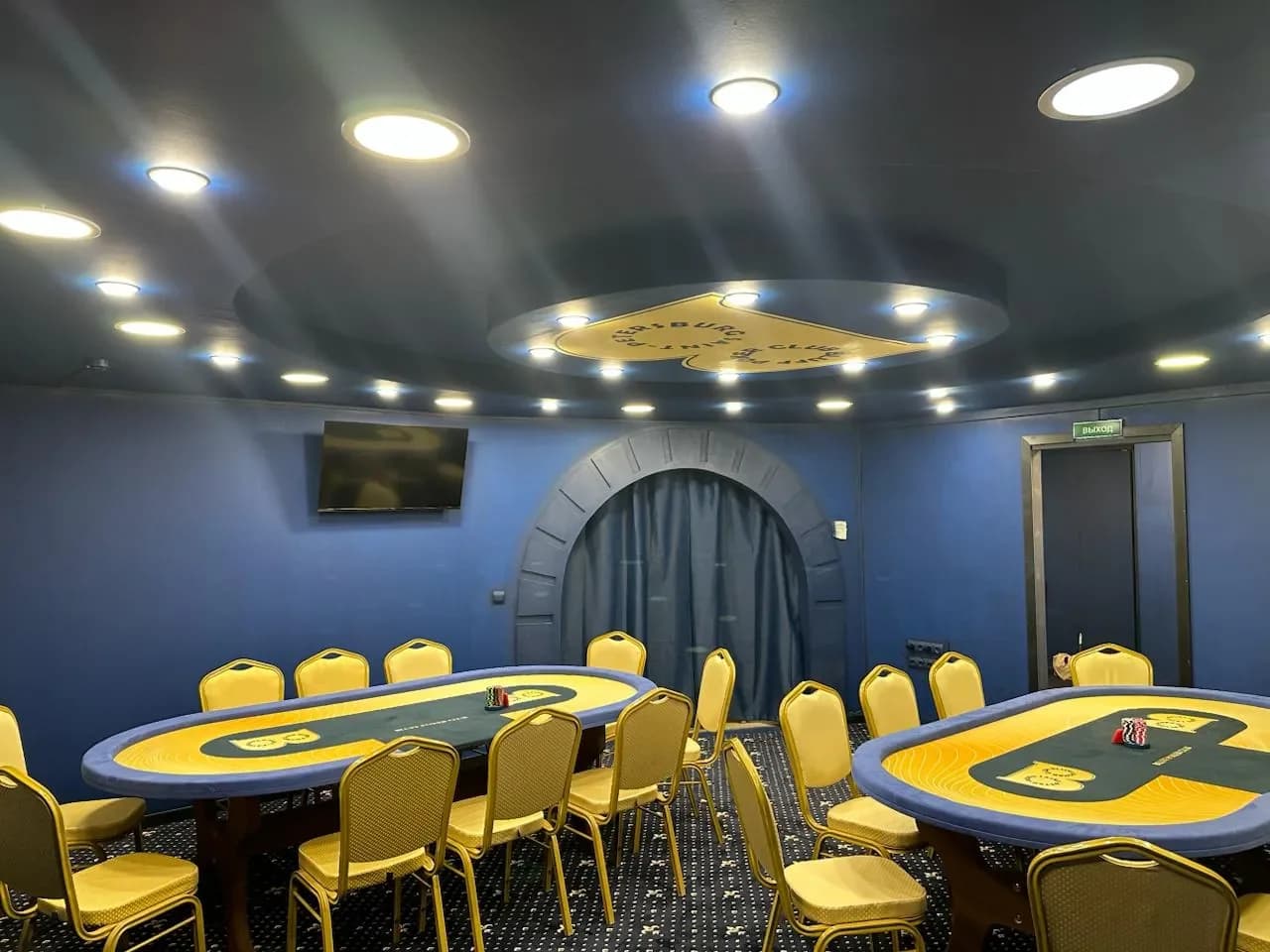 BLUFF POKER CLUB